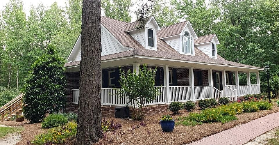 Front of house (L) angle view