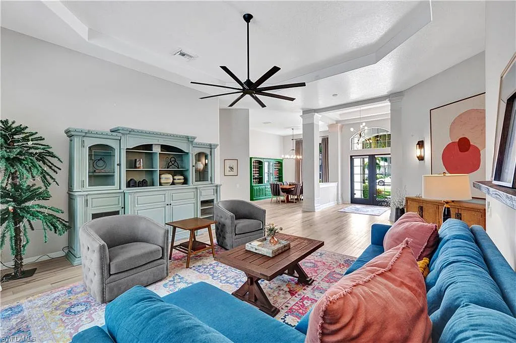 4 bed, 3.5 bath, 3383 sqft, $13,000 — Photo 2