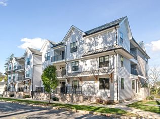 35 Chestnut Rd #204, Paoli, PA 19301