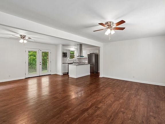 3rd image of 744 Scoutview Rd