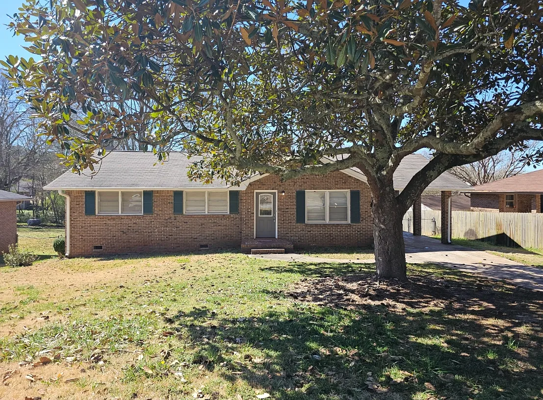 3 bed, 1588 sqft, $1,700 — Photo 1