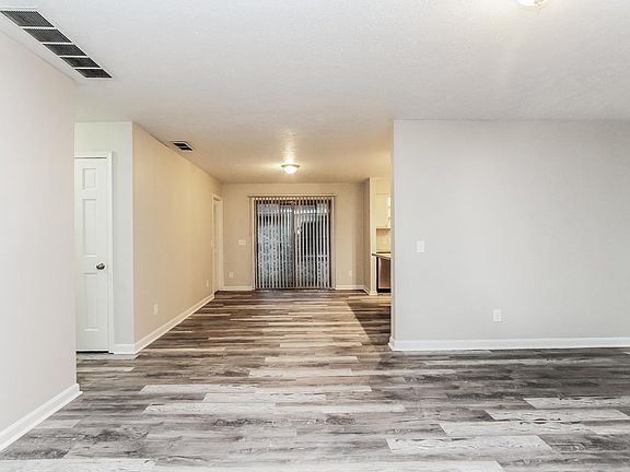 4th image of 5272 Villa Ct