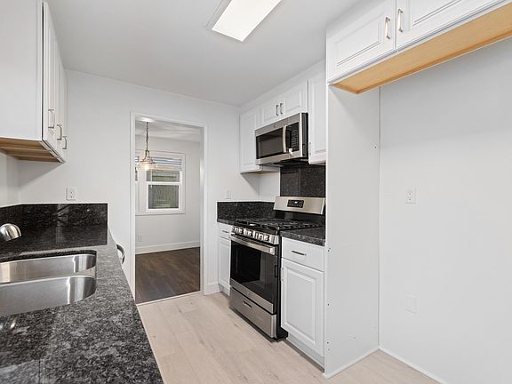 4th image of 284 Monte Vista Ave Unit A