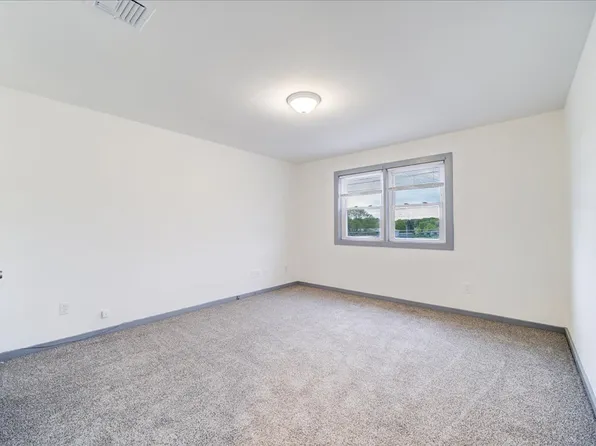 214 West Rd #13, Pleasant Valley, NY 12569