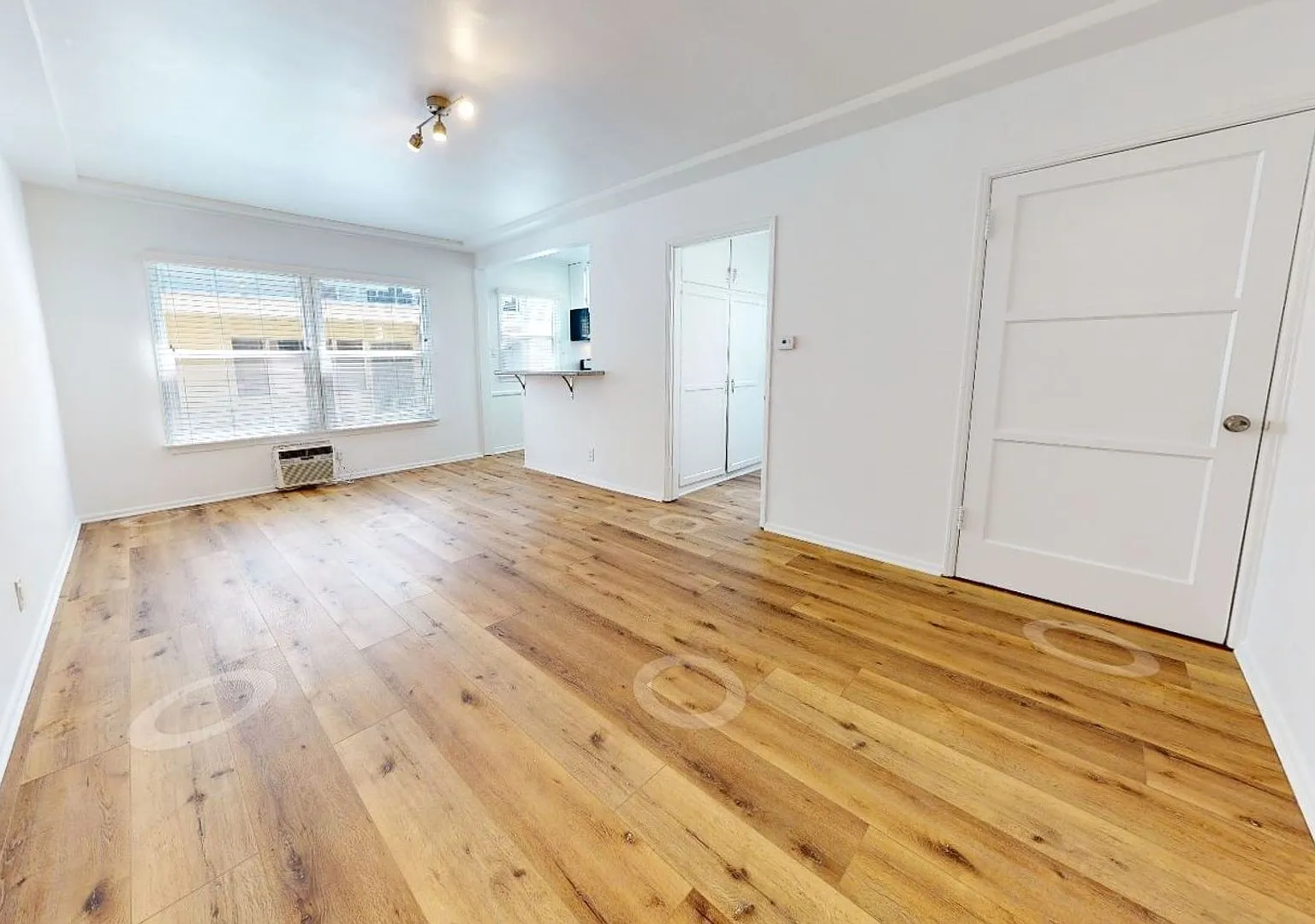 1801 N. Garfield Pl — Photo 4