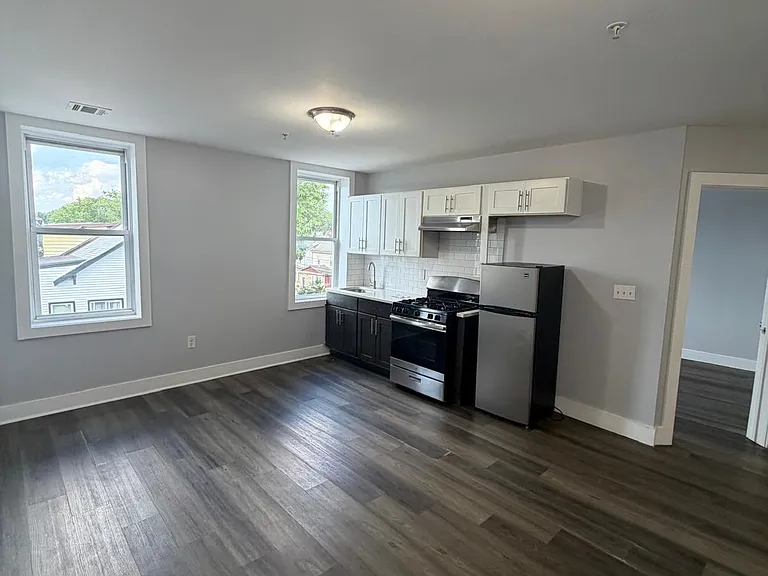 170 S Munn Ave #302 — Photo 4