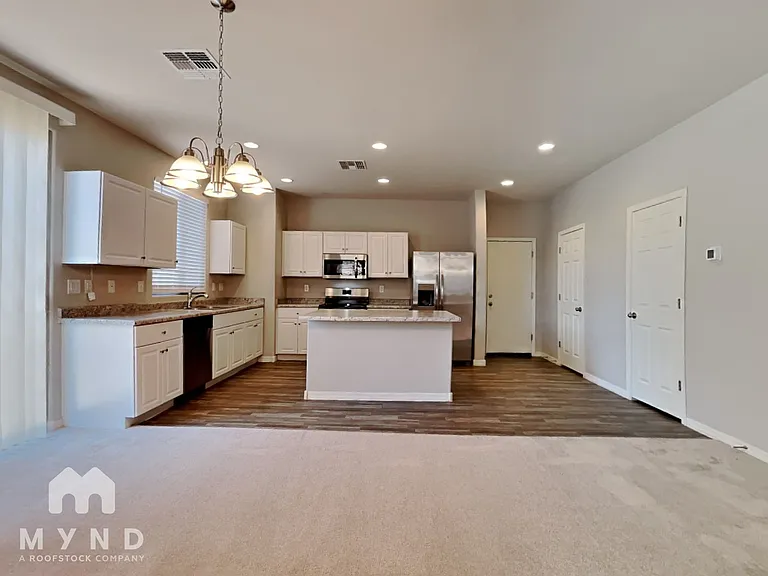 5420 W Albeniz Pl — Photo 6