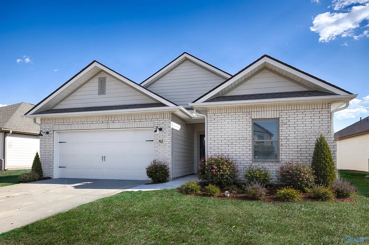 Building Photo - 302 Allene Way