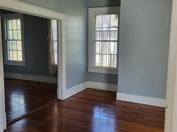3rd image of 1020 Sayre St