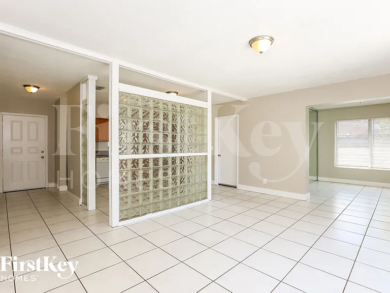6487 SW 26th St — Photo 2