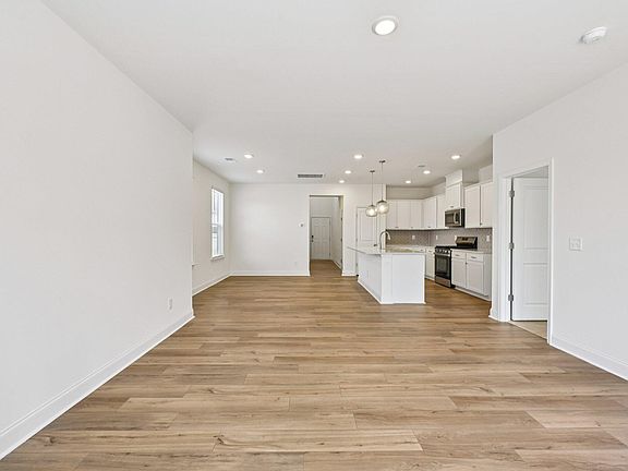 4th image of 38 Gerrard St