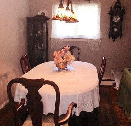 5th image of 11 Meadowlawn St