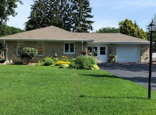 W211N6852 Pleasant St, Menomonee Falls, WI 53051