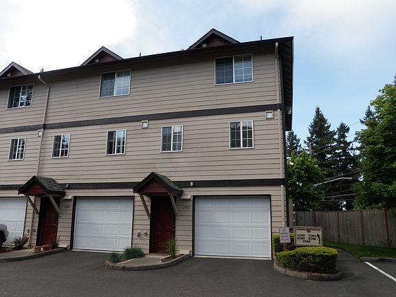 2nd image of 2768 E McLoughlin Blvd