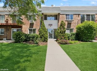 10357 Dearlove Rd APT 1I, Glenview, IL 60025