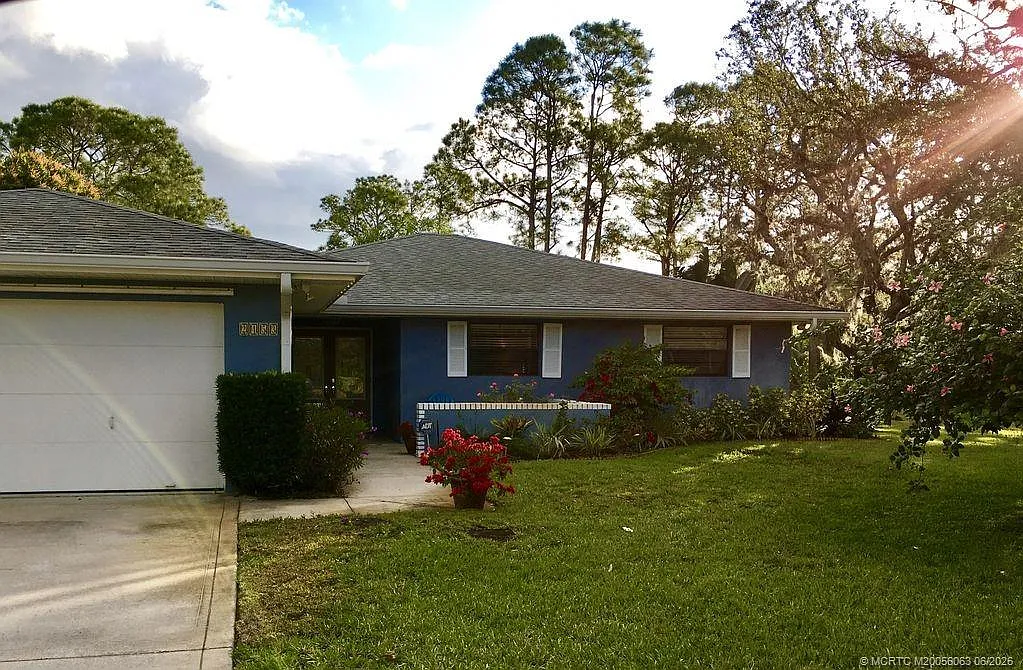 3 bed, 2.0 bath, 1868 sqft, $4,800 — Photo 2