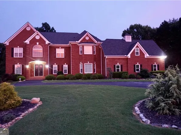 8910 Champion Ct, Ball Ground, GA 30107