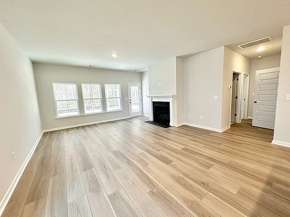 4th image of 511 Magnolia Terrace Dr
