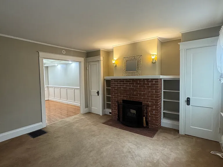 105 E Linden St — Photo 6