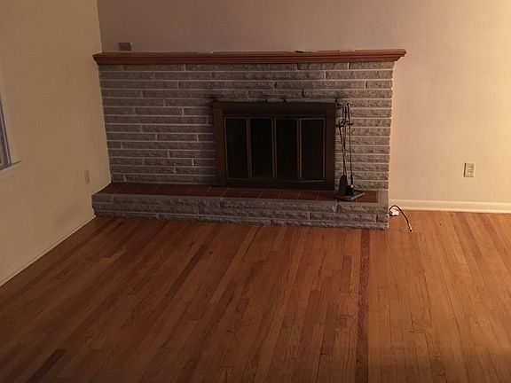 4th image of 890 Larkridge Ave