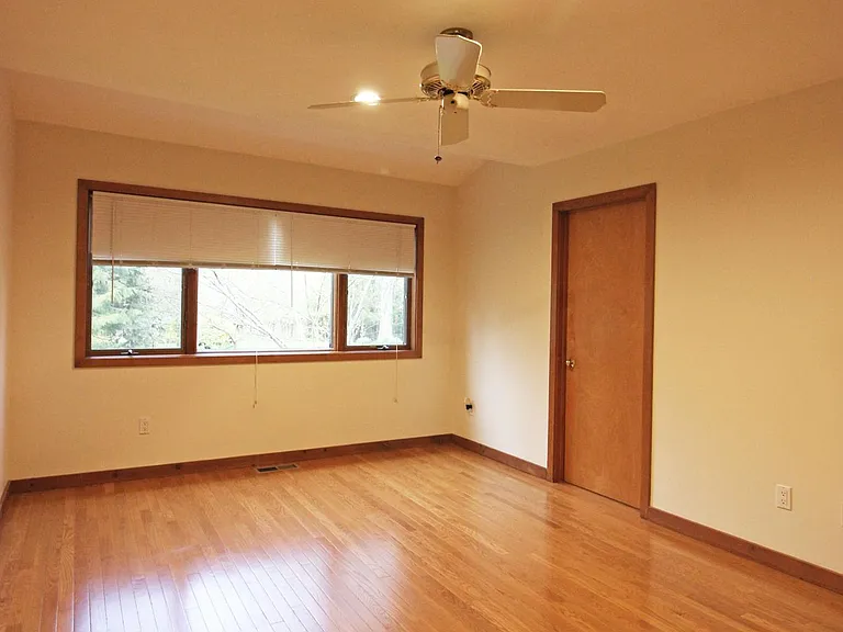 6872 Melrose Dr — Photo 22