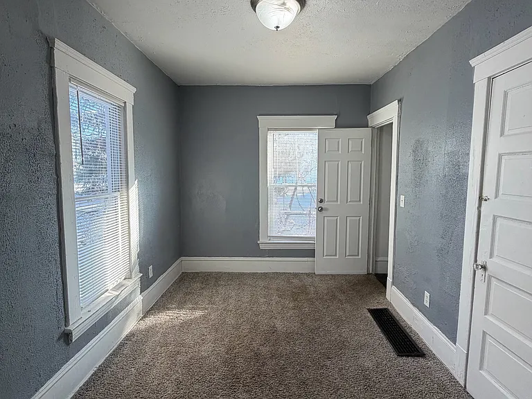 15307 Holmes Ave — Photo 7