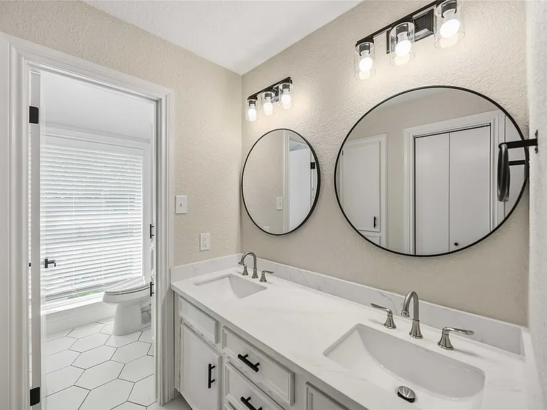 5702 Old Lodge Dr — Photo 23