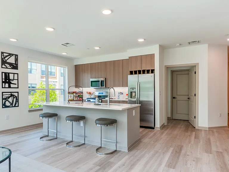 Enclave at Raritan — Photo 11