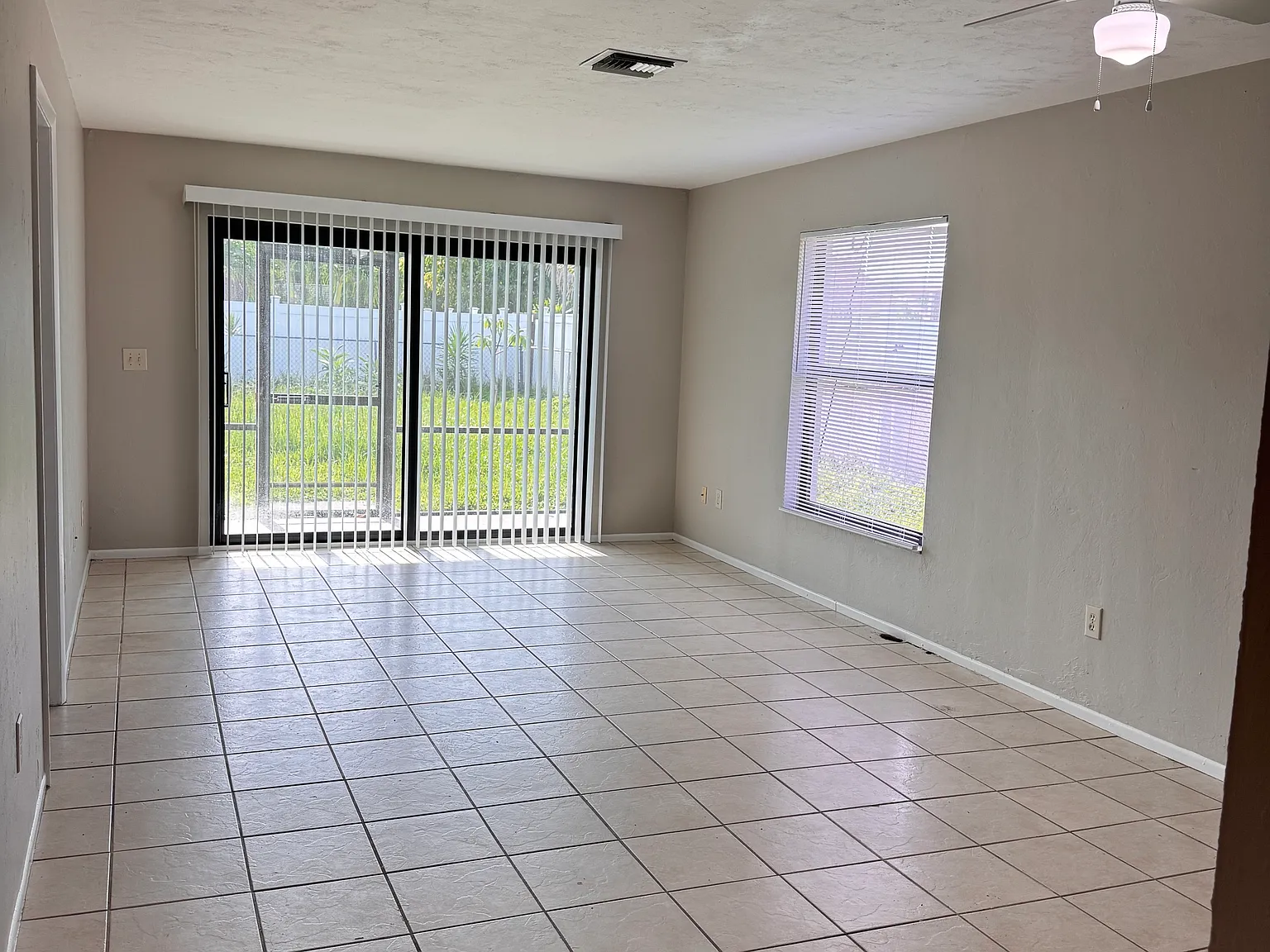 4109-4111 SW 7th Pl (Rob) - 4111 — Photo 1