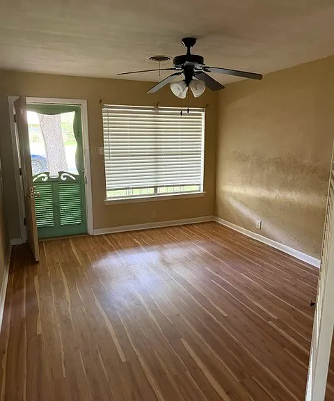 1402 Hillcrest Dr — Photo 8