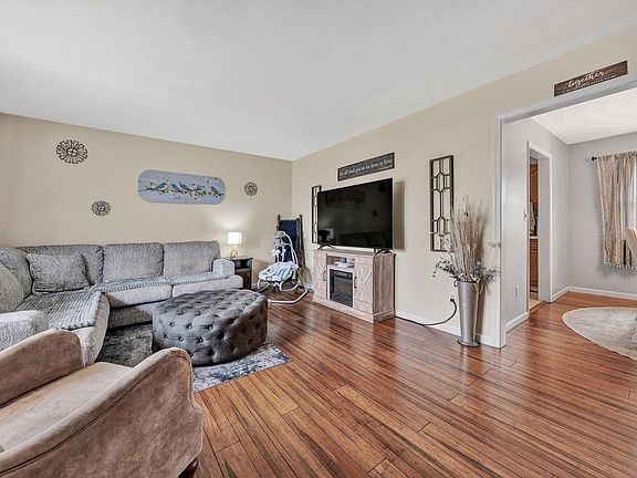 5th image of 1740 Parker Ln