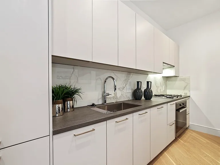 111 Marion St #1 — Photo 4