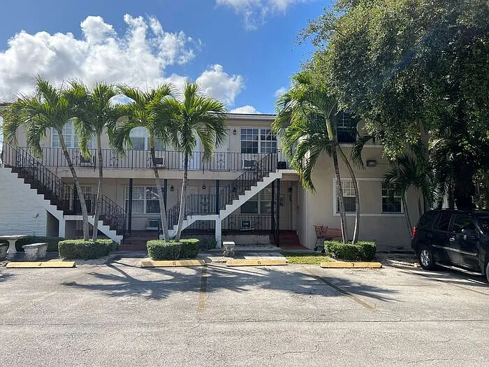 Studio, 1.0 bath, 350 sqft, $1,551 — Photo 3