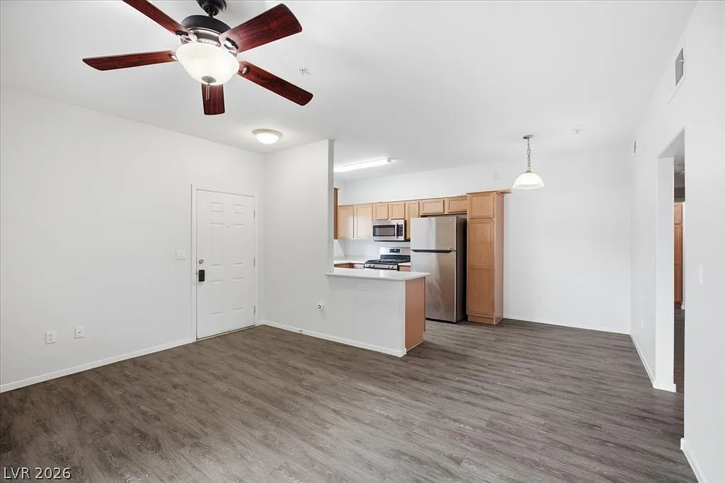 2 bed, 2.0 bath, 966 sqft, $1,450 — Photo 3