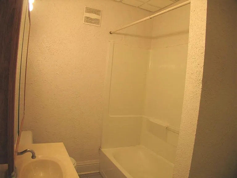 502 Bryan St #D — Photo 17