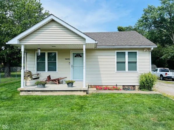 9695 S Wayne St, Columbus, IN 47201