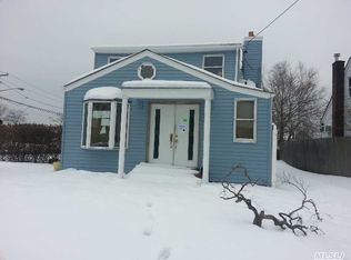 2 Hayes Rd, Amityville, NY 11701
