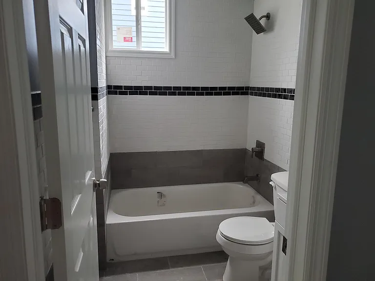 43 Schley St #1R — Photo 4