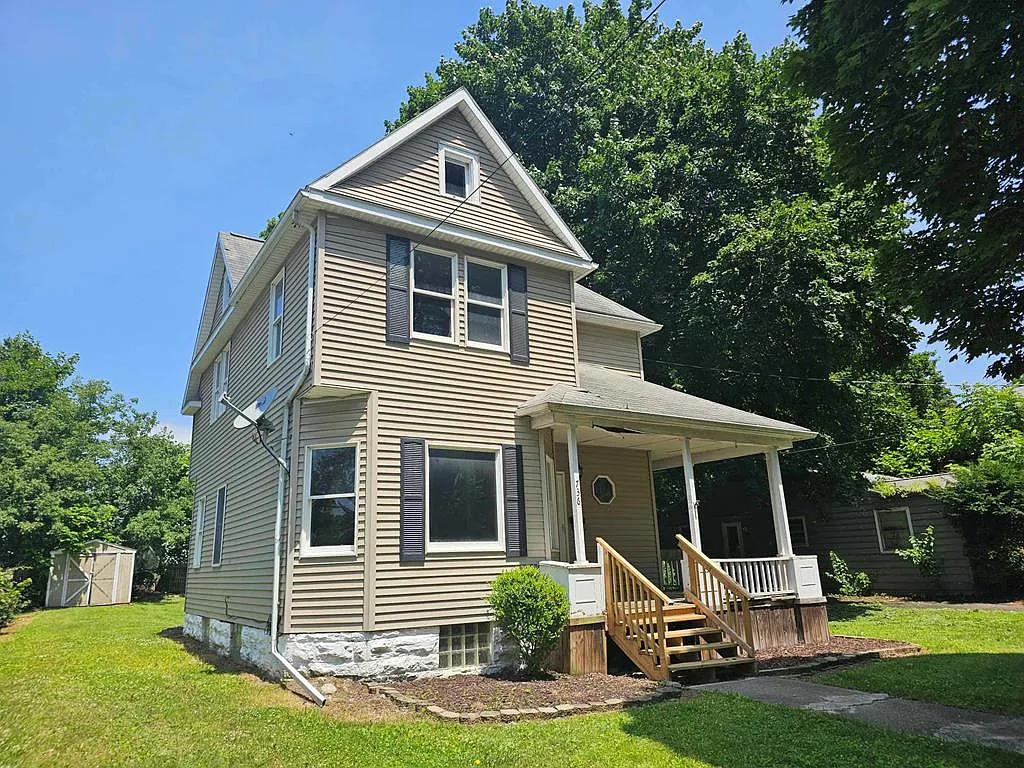 736 W Gray St photo 1