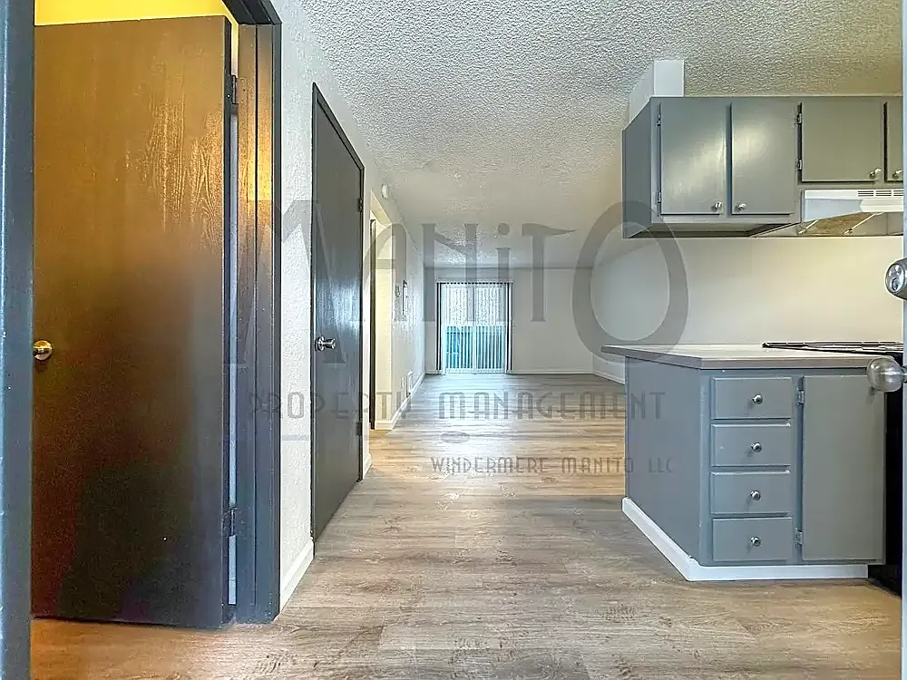 Regency Park Apartments — Photo 4