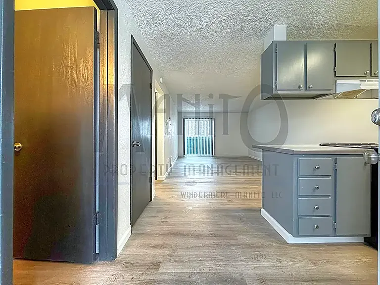 Regency Park Apartments — Photo 4
