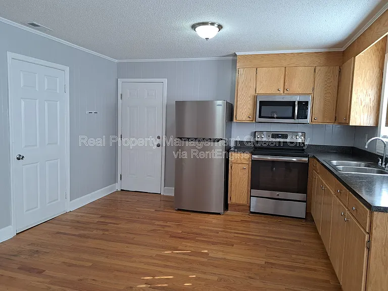112 Miller St — Photo 3