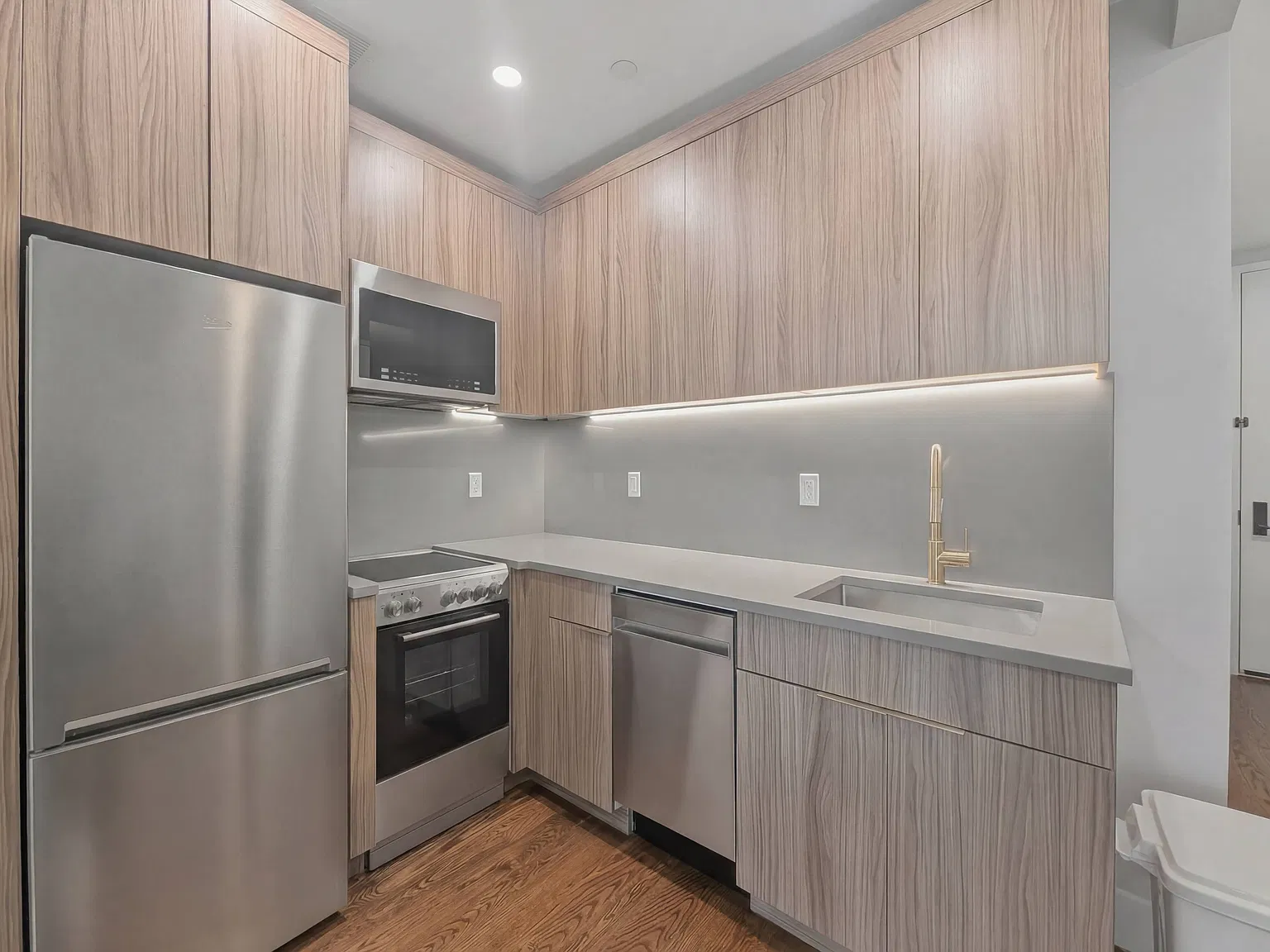 11-24 31st Drive — Photo 2