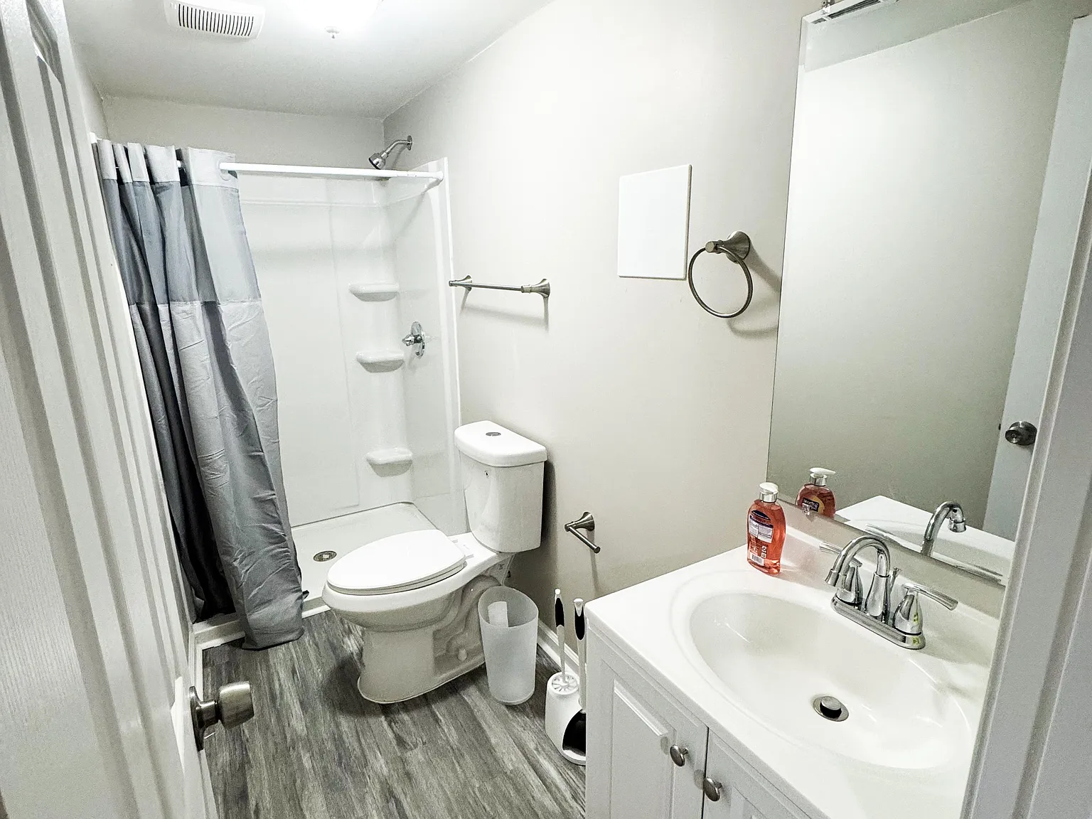 4 bed, 3.0 bath, 2400 sqft, $910 — Photo 4