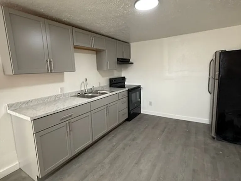 510 S Walnut St — Photo 6