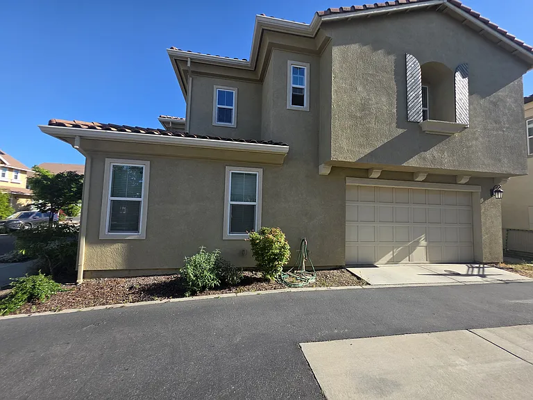 1715 Vine St — Photo 2