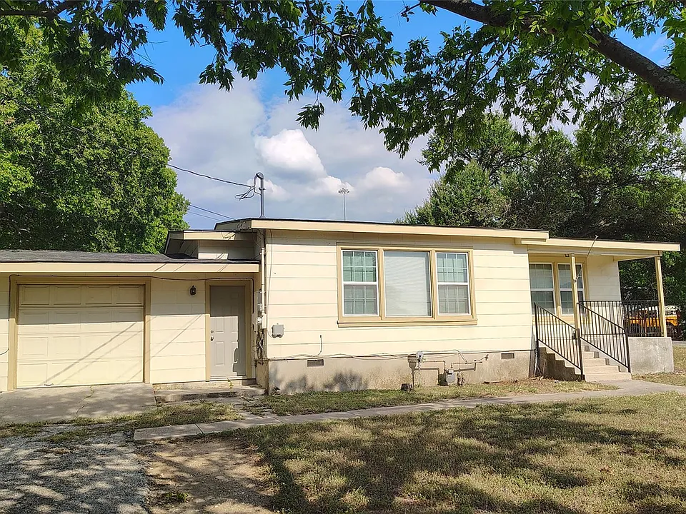13805 Maye Pl
