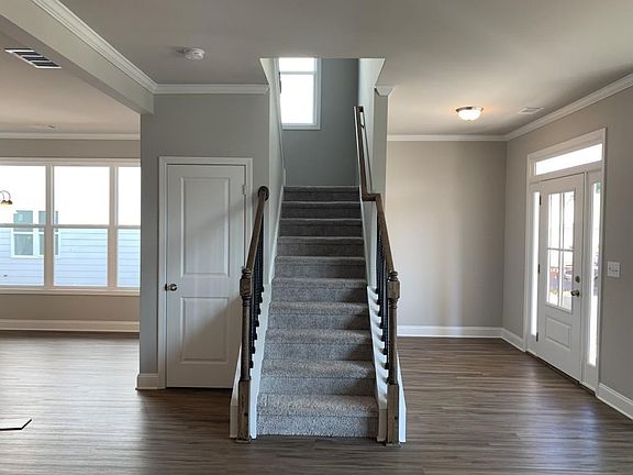 4th image of 5203 Addison St