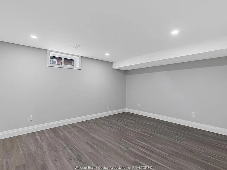 35 Victoria St N #LOWER — Photo 10