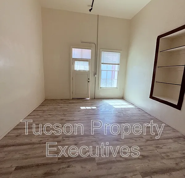 343 S Convent Ave — Photo 11